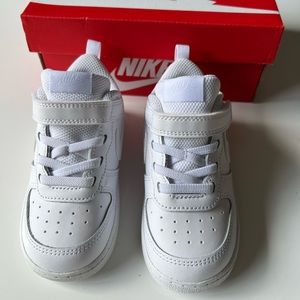 Brand new NIKE 8c kids sneakers in white.